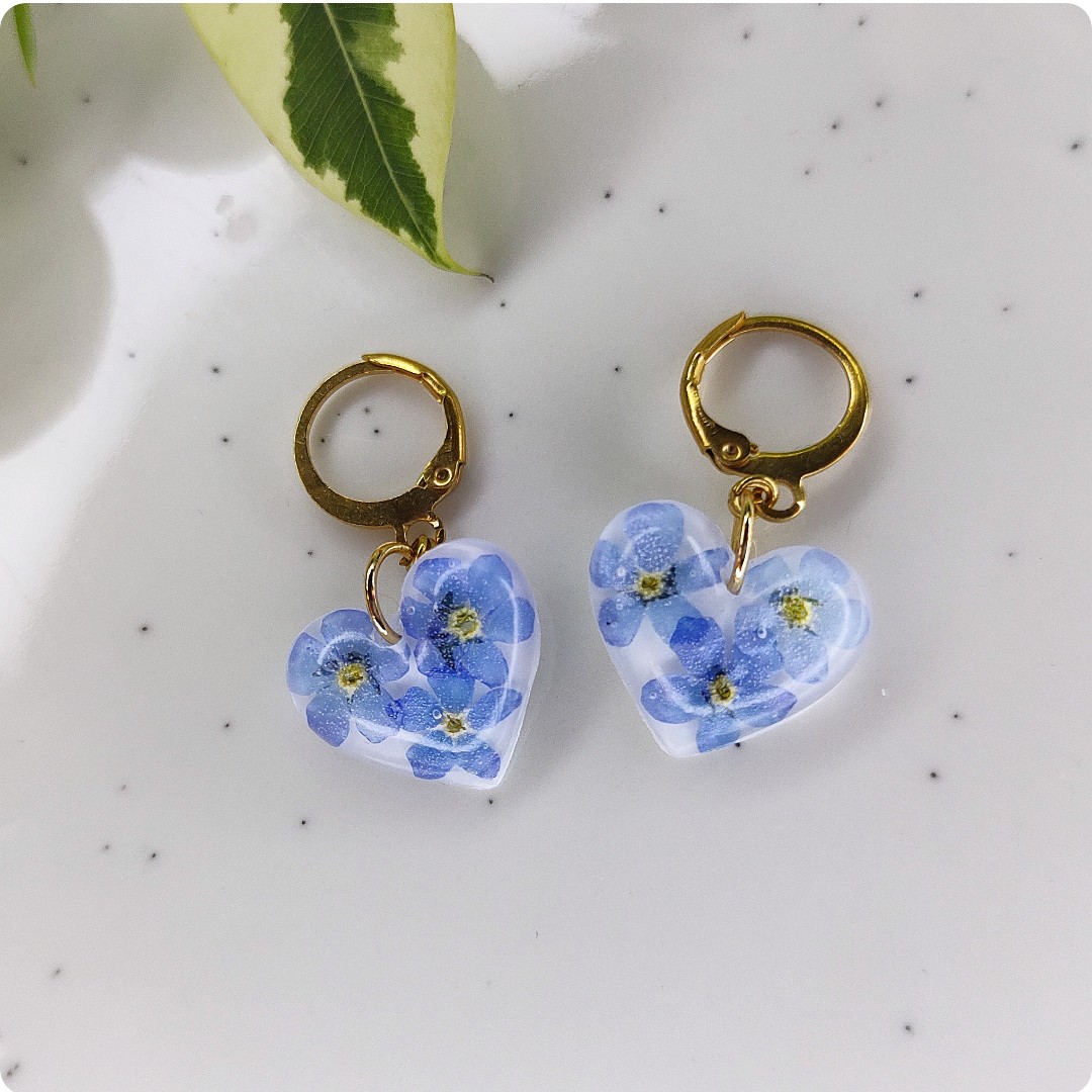 Kolczyki serca z niezapominajkami - obrazek 3
