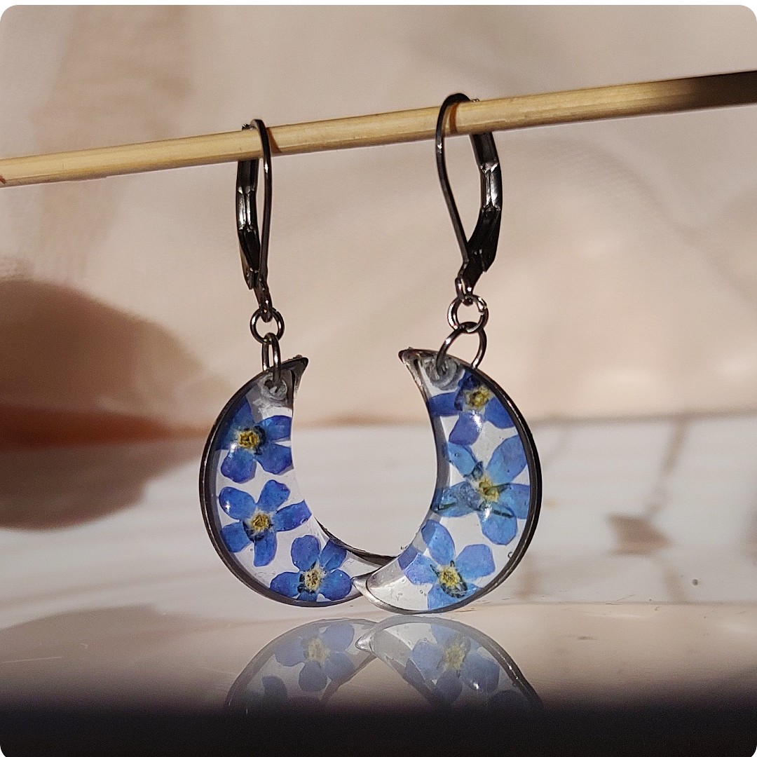 Kolczyki księżyce z niezapominajkami - obrazek 4