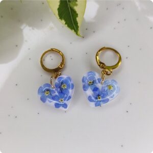 Kolczyki serca z niezapominajkami