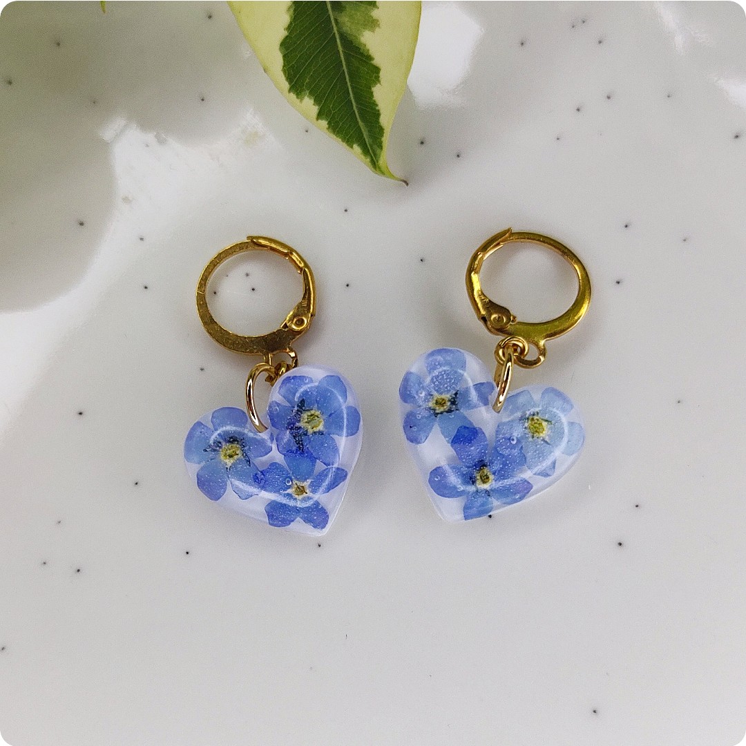 Kolczyki serca z niezapominajkami