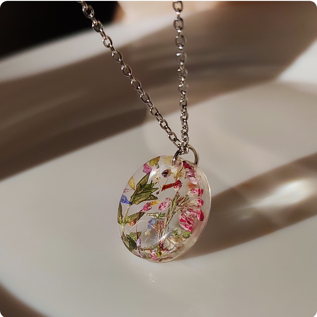 Okrągły naszyjnik z kwiatami - obrazek 5