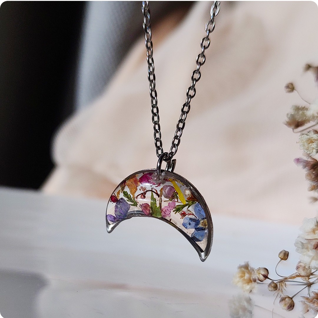 Naszyjnik lunula z kwiatami - obrazek 4