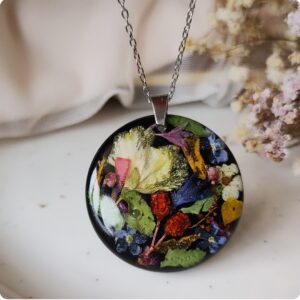 Okrągły naszyjnik z kwiatami