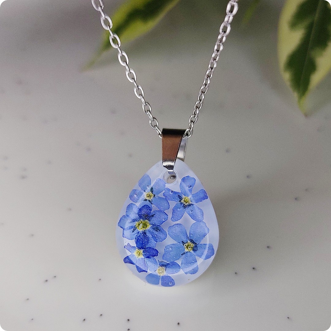 Naszyjnik z niezapominajkami