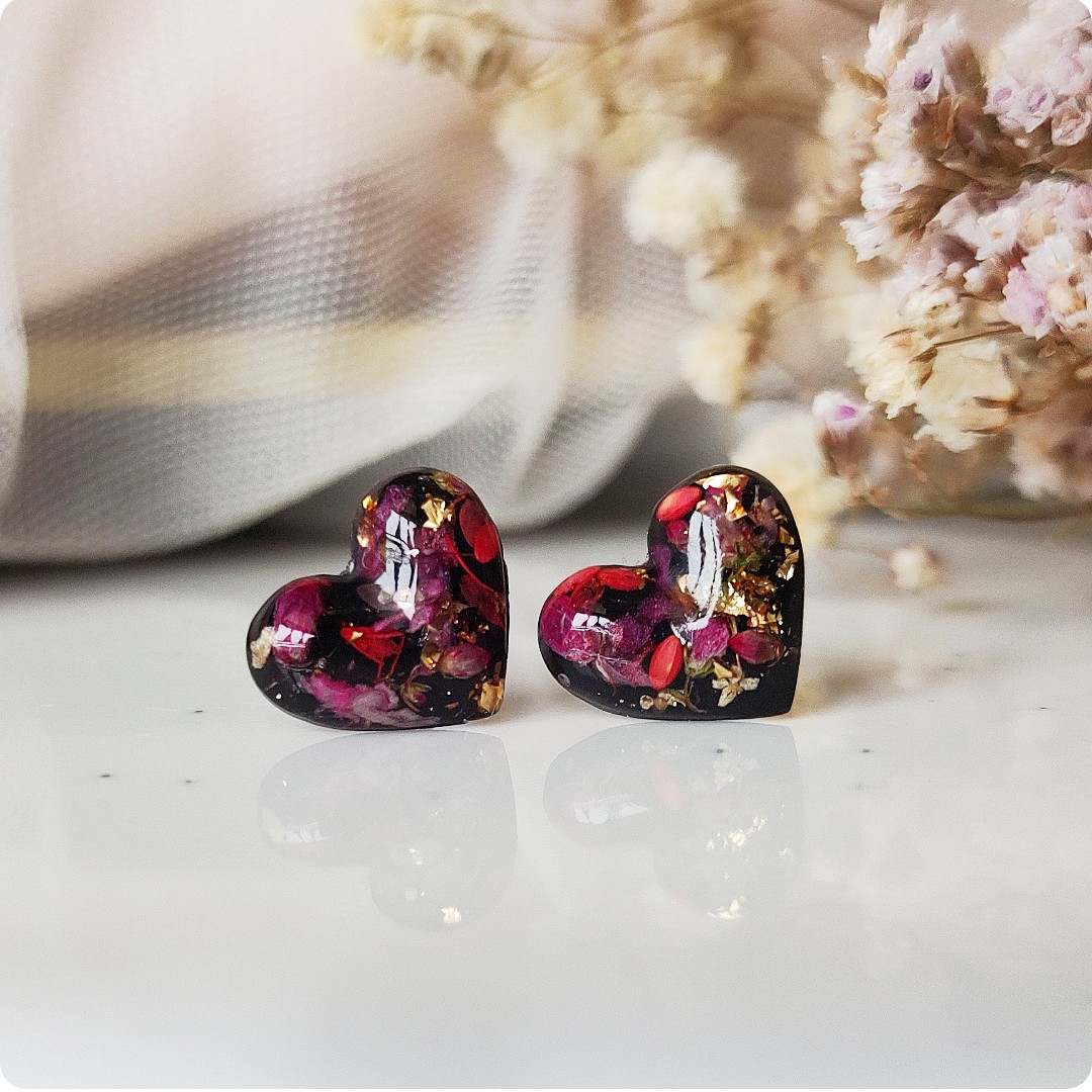 Kolczyki serduszka z czerwonymi kwiatami