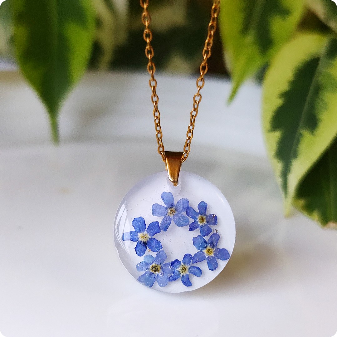 Naszyjnik wianek z niezapominajkami