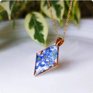 Naszyjnik z niezapominajkami