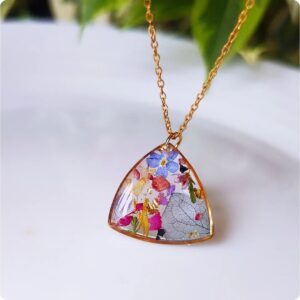 Naszyjnik z kolorowymi kwiatami