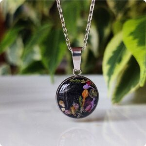 Naszyjnik z kwiatami i dmuchawcem