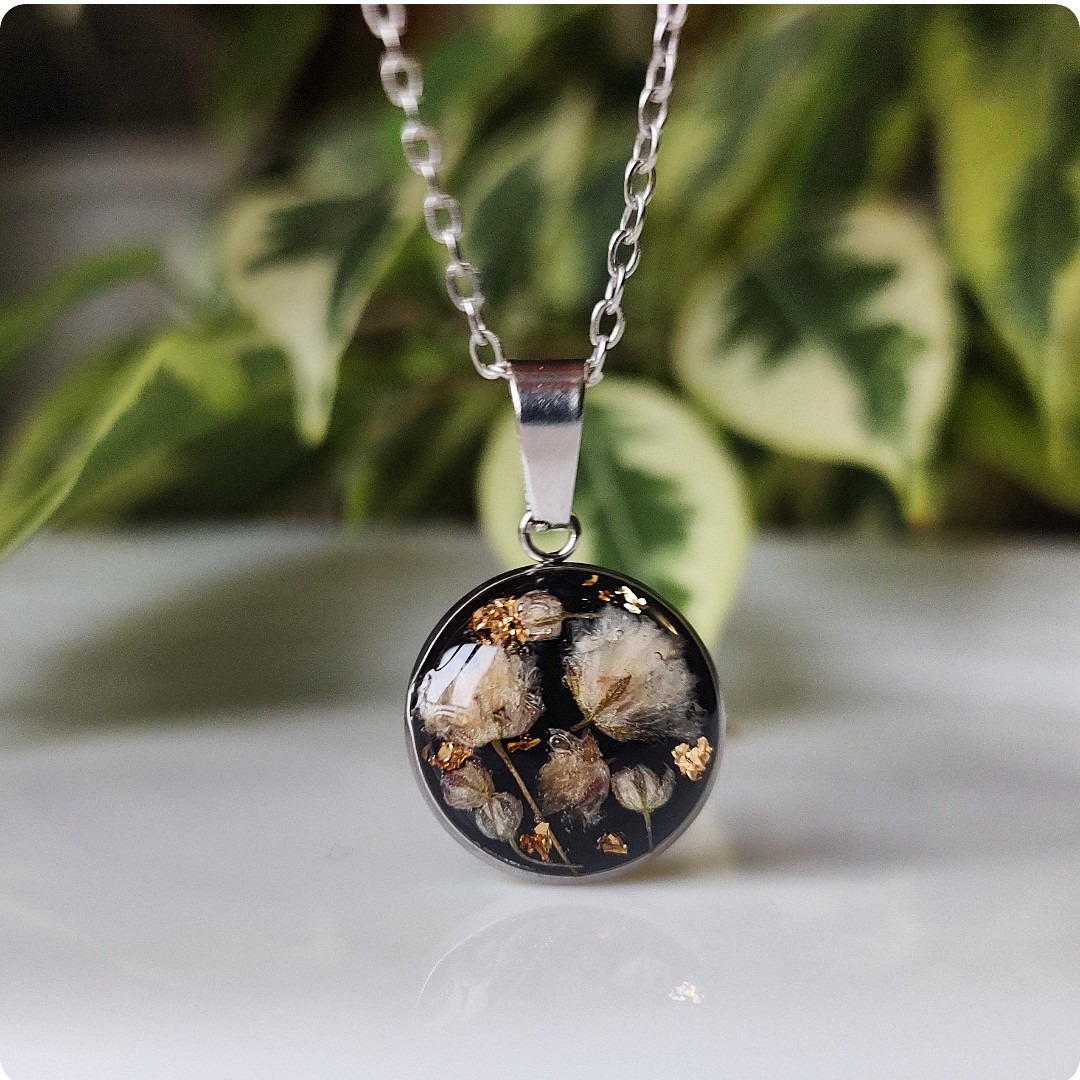 Naszyjnik z białą gipsówką - obrazek 5