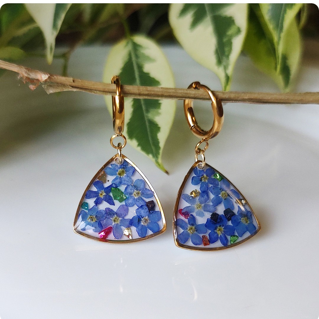 Kolczyki z niezapominajkami i kolorowymi kryształkami - obrazek 3