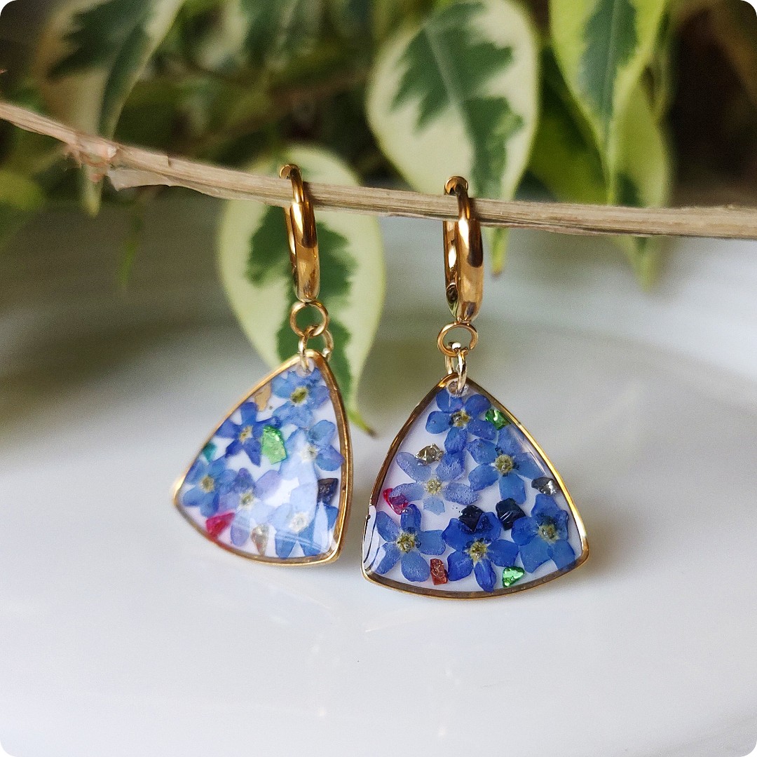 Kolczyki z niezapominajkami i kolorowymi kryształkami - obrazek 4