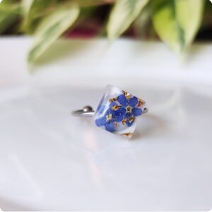 Regulowany pierścionek z niezapominajkami