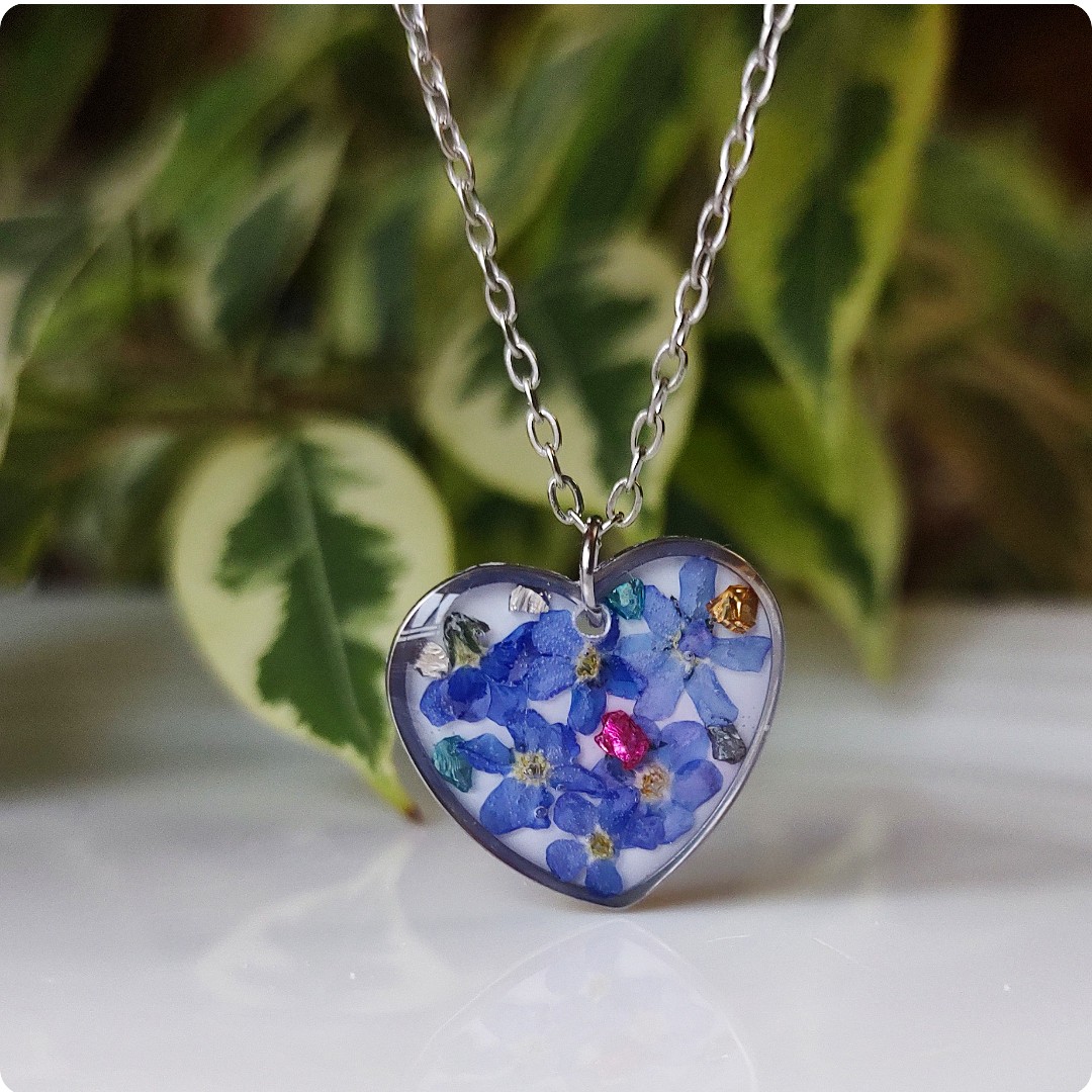Naszyjnik serce z niezapominajkami - obrazek 2