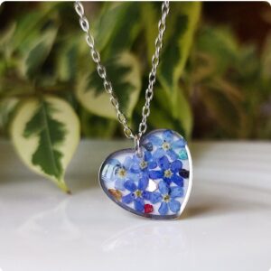 Naszyjnik serce z niezapominajkami