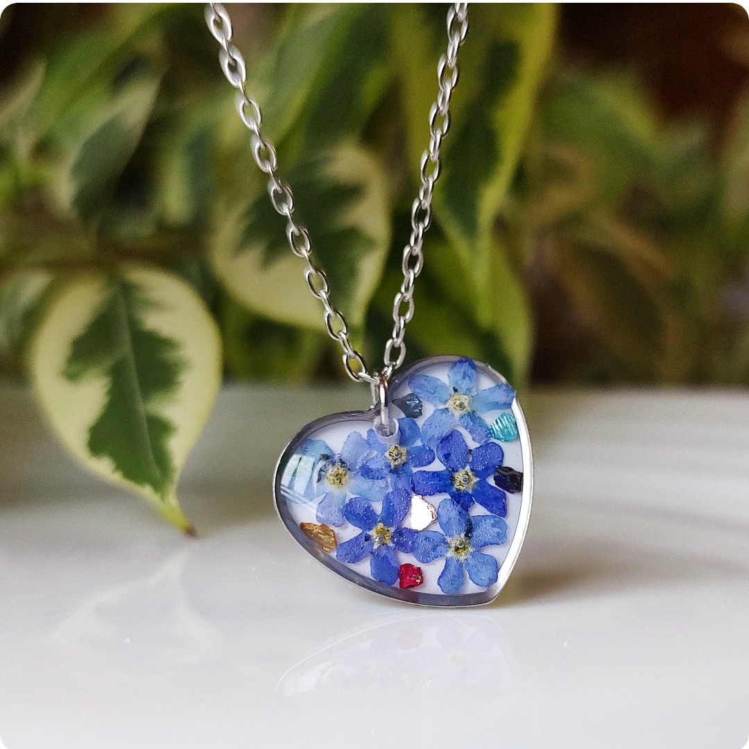 Naszyjnik serce z niezapominajkami