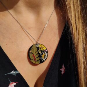 Duży naszyjnik z kwiatami