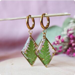 Kolczyki z paprocią i płatkami złota