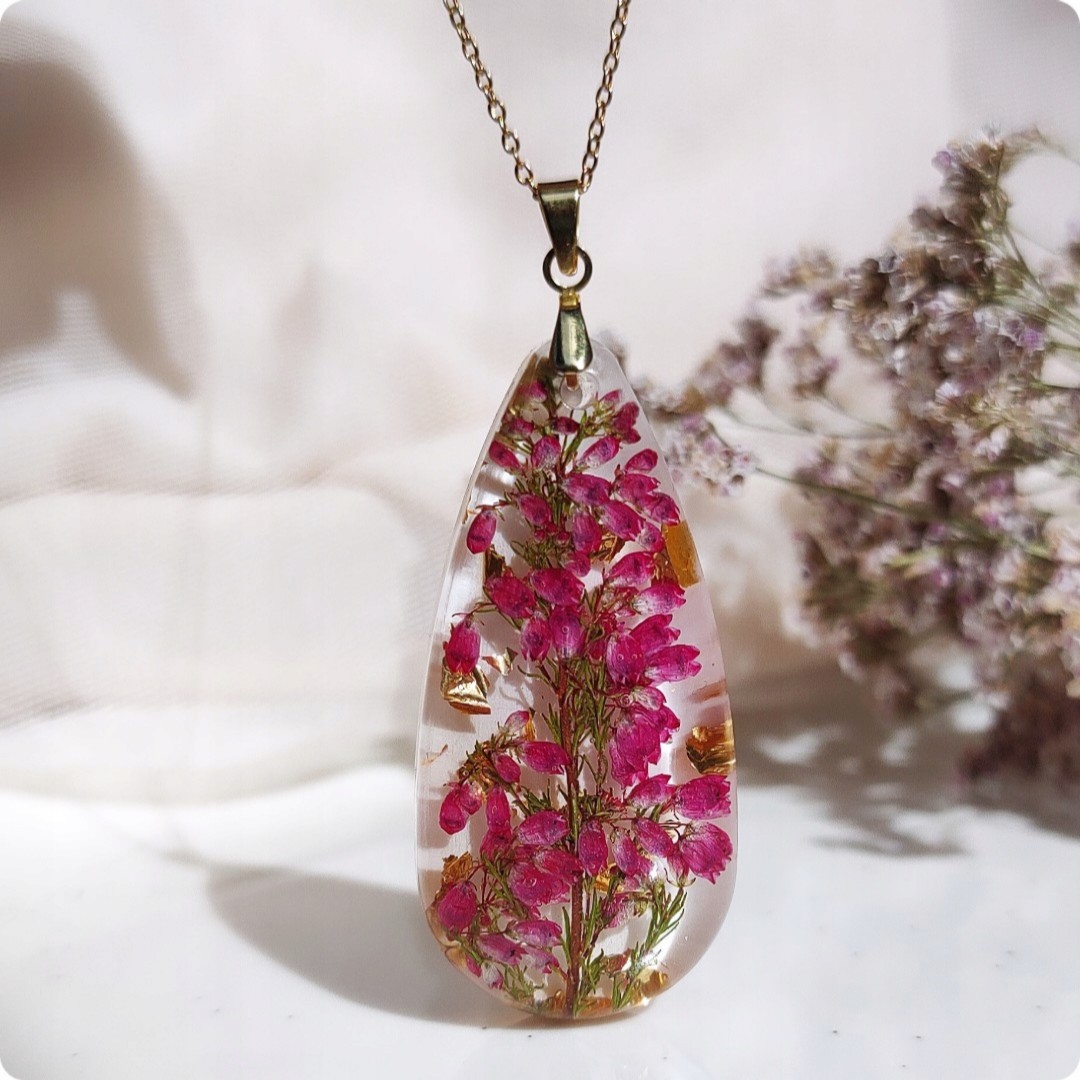 Naszyjnik z wrzosami i płatkami złota - obrazek 4