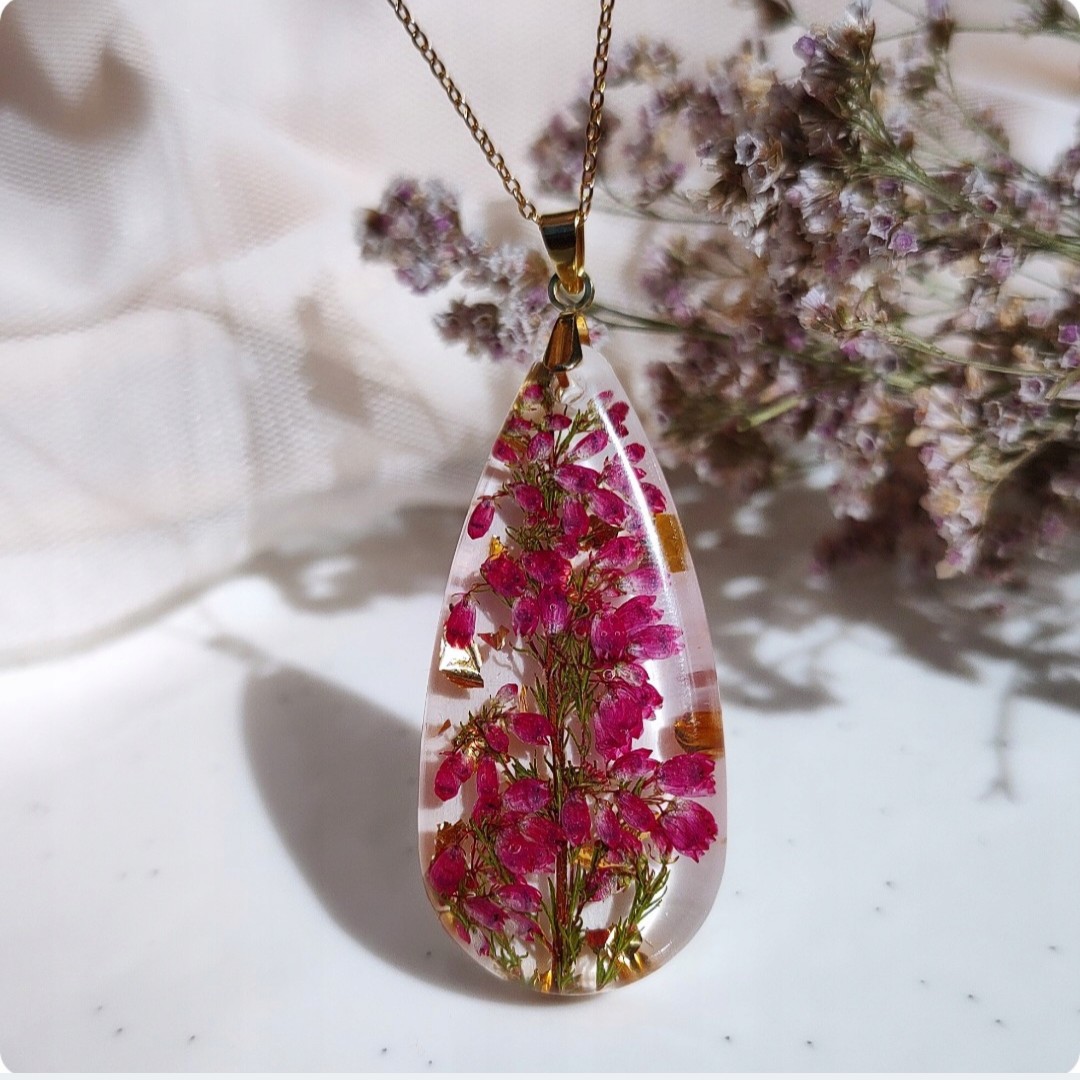 Naszyjnik z wrzosami i płatkami złota - obrazek 2