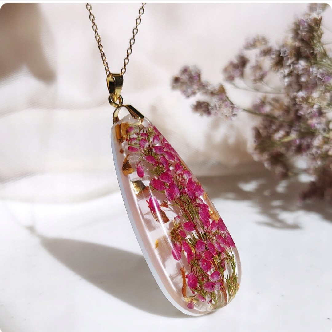 Naszyjnik z wrzosami i płatkami złota - obrazek 3