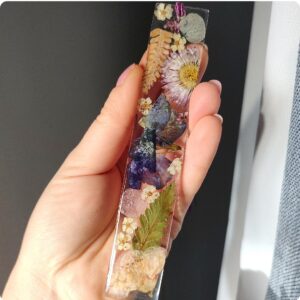 Zakładka do książki z kwiatami