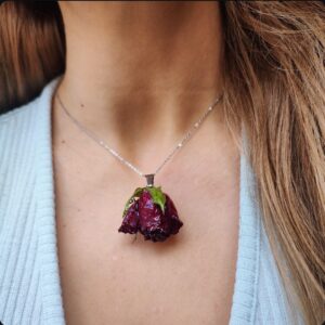 Naszyjnik pąk róży