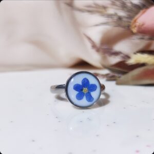 Regulowany pierścionek z niezapominajką