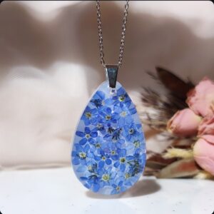 Duży naszyjnik z niezapominajkami