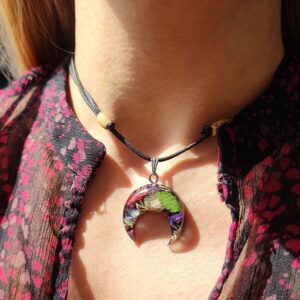 Naszyjnik lunula na rzemyku