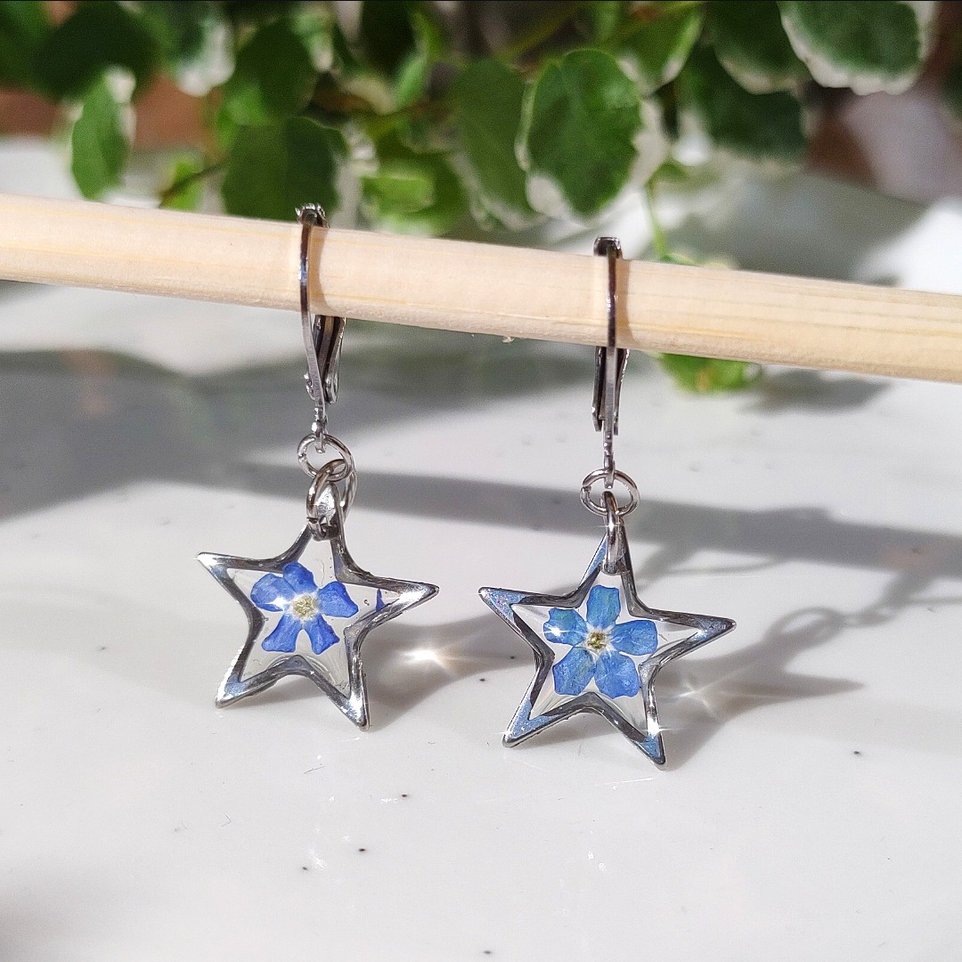 Kolczyki gwiazdki z niezapominajką